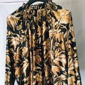 Woman’s blouse. New without tag